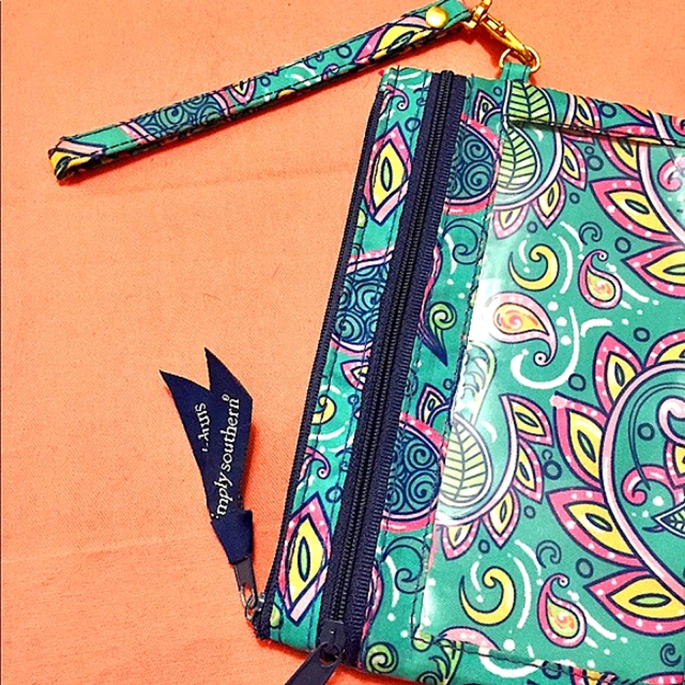 🍑Simply Southern Large Teal Paisley Wristlet🍑 - Picture 6 of 9